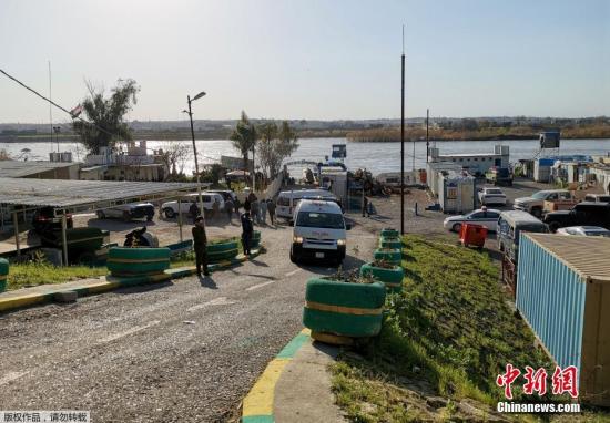 资料图：当地时间3月21日，伊拉克一艘超载渡轮在该国北部摩苏尔市底格里斯河段沉没。